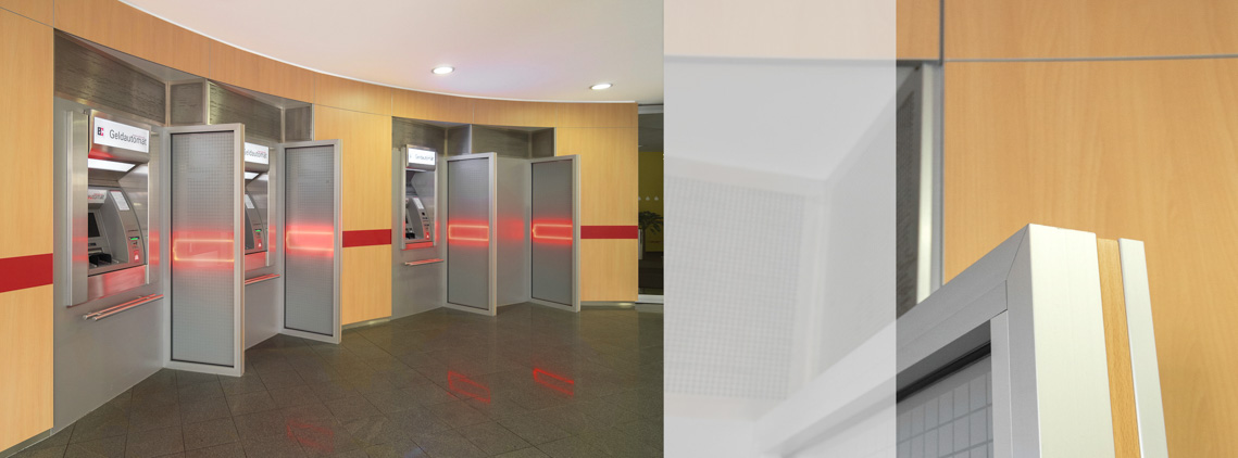 Wandverkleidung mit Geldautomaten Wandverkleidung mit Geldautomaten