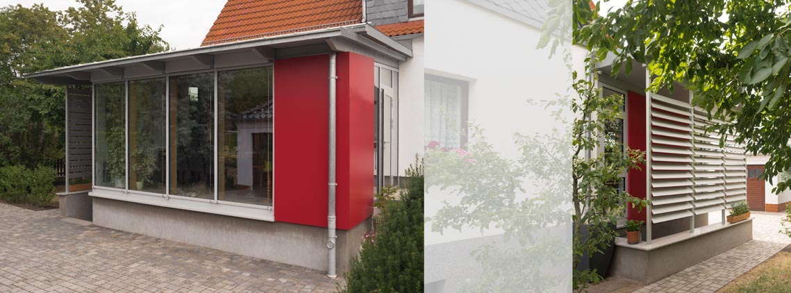 Anbau Einfamilienhaus Sonnenschutzlamellen und roten Fassadenplatten